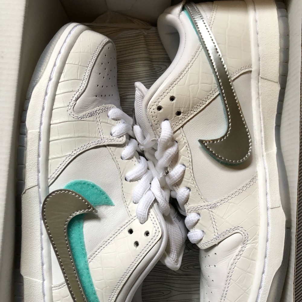 Nike SB Dunk Low Diamond Supply
